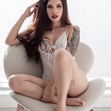  Nude