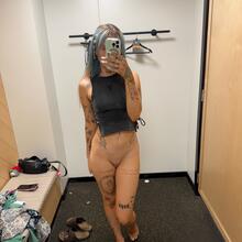  Nude
