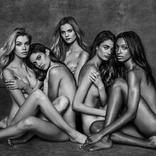  Nude