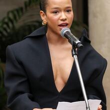  Nude