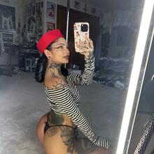  Nude