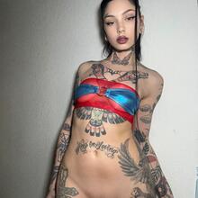  Nude