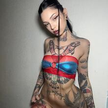  Nude
