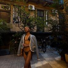  Nude