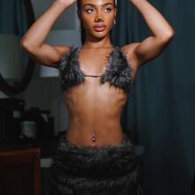  Nude