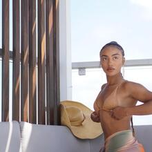  Nude