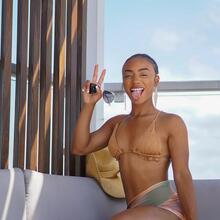  Nude