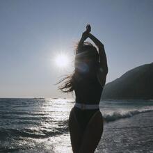  Nude