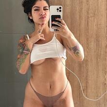  Nude