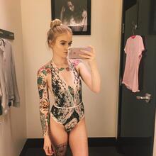  Nude