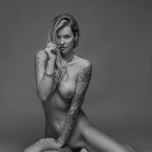  Nude