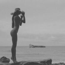 Nude