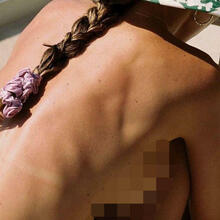  Nude