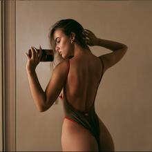  Nude