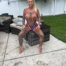  Nude