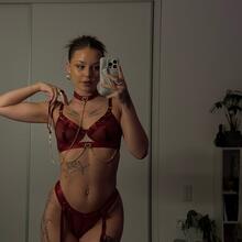  Nude
