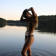  Nude