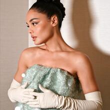  Nude