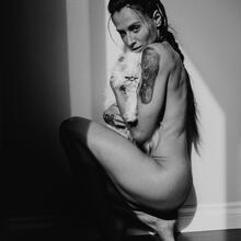  Nude