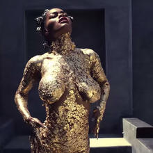  Nude