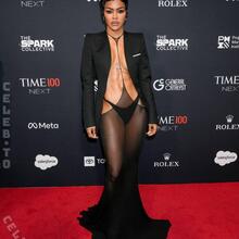  Nude