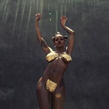  Nude