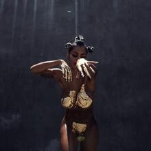  Nude