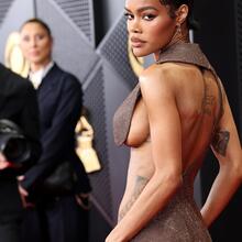  Nude