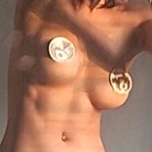  Nude