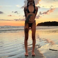  Nude