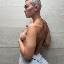  Nude