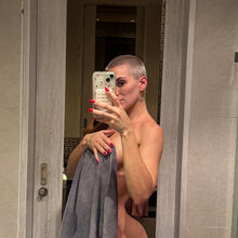  Nude