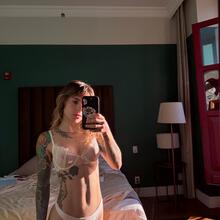  Nude