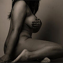  Nude
