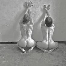  Nude