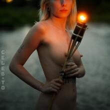  Nude