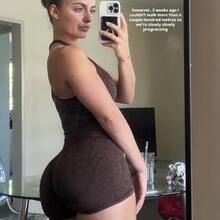  Nude