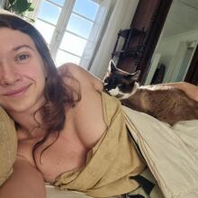  Nude