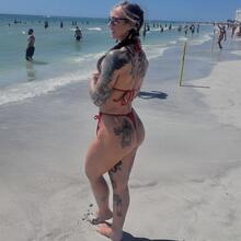  Nude