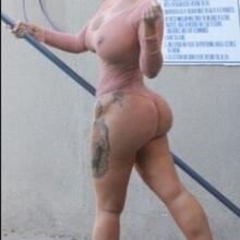  Nude