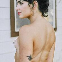  Nude