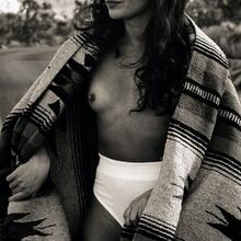  Nude