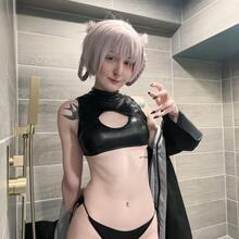  Nude