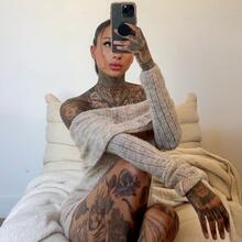  Nude