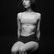  Nude