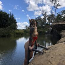  Nude