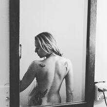  Nude