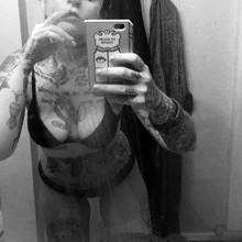  Nude