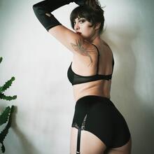  Nude