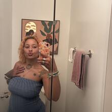  Nude